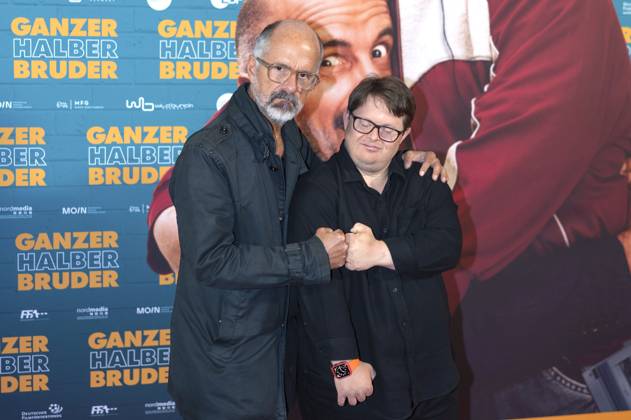 Bilder des Jahres 2025, Entertainment 09 September Christoph Maria Herbst und Nico Randel bei der Premiere des Kinofillms Ganzer halber Bruder im Holi Kino. Hamburg, 17.09.2025