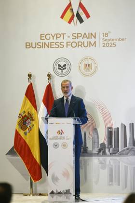 Spain s King, Felipe VI (c), delivers a speech during a Spanish and Egyptian business forum held in the framework of his visit in the country in Cairo, Egypt, 18 September 2025. Spain s King Felip VI visits Egypt !ACHTUNG: NUR REDAKTIONELLE NUTZUNG! Copyright: xJuanJoxMartinx GRAF6664 20250918-55017955082_1