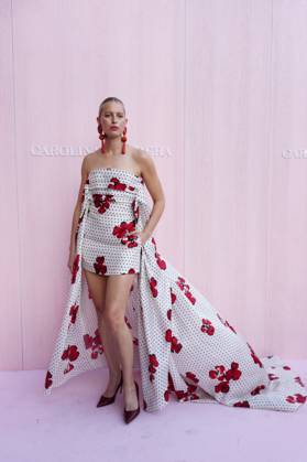 Bilder des Jahres 2025, Entertainment 09 September Carolina Herrera presents her Spring-Summer 2026 collection Karolina Kurkova attends Carolina Herrera s Spring-Summer 2026 collection at Plaza Mayor on September 18, 2025 in Madrid, Spain Photo by IMAGO MPG  Copyright: xMPGx