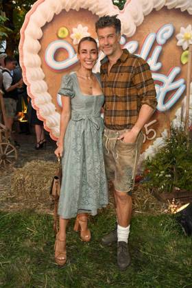 abb Annemarie Carpendale und Wayne Carpendale zu Gast in Tracht Lederhose Dirndl beim Heidifest 2025 by Heidi Klum dem pre Oktoberfest event von Pro 7 Im Muenchner Hofbraeuhaus am 18.09.2025 in Muenchen