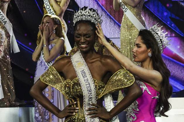 Bilder des Jahres 2025, Entertainment 09 September Miss International Queen 2025 Transgender Beauty Contest In Pattaya. Miss International Queen contestant Midori Monet of the USA reacts after being crowned the winner of the Miss International Queen 2025 transgender beauty contest at Tiffany s Show Theatre in Pattaya, Chonburi Province, Thailand, on September 20, 2025. Chonburi Province Chonburi Province Thailand  Copyright: xAnusakxLaowilasx originalFilename: laowilas-notitle250920_npJbO.jpg