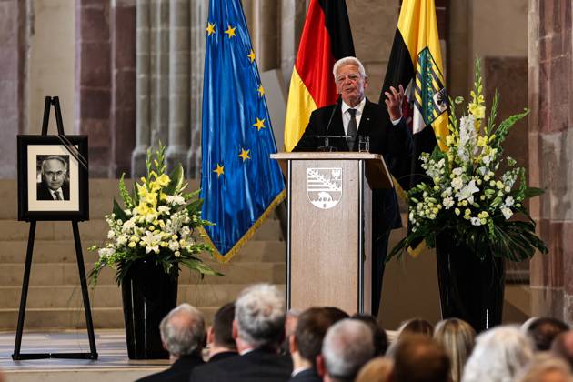 Bilder des Jahres 2025, News September 09 Bundespräsident a.D. Dr. Joachim Gauck - Gedenkakt der Landesregierung für Wolfgang Böhmer am Dienstag, 23. September 2025, findet im Kloster Unser Lieben Frauen Magdeburg (Sachsen-Anhalt) der Gedenkakt der Landesregierung von Sachsen-Anhalt zu Ehren des Ende Juni 2025 verstorbenen Ministerpräsidenten a.D. Prof. Dr. Wolfgang Böhmer statt.
