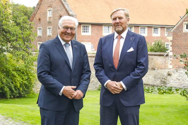 Bilder des Jahres 2025, News September 09 30 Jahre Deutsch-Niederländisches Corps: Bundespräsident trifft König Willem-Alexander in Münster Münster, 25.09.2025 Bundespräsident Frank Walter Steinmeier und König Willem-Alexander bei Ankunft zur der Veranstaltung 30 Jahre Deutsch-Niederländisches Corps in Münster NRW Copyright: xMatthiasxGränzdörferx