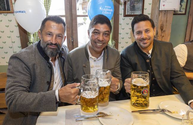 Bilder des Jahres 2025, Entertainment 09 September Hasan Salihamid?i? Salihamidzic Brazzo , Giovane ƒlber Elber , Claudio Pizarro Plettis Wiesn Legends Lunch und Sky Deutschland Fernsehen GmbH im Käfer Festzelt auf dem Oktoberfest in München Datum: 25.09.2025