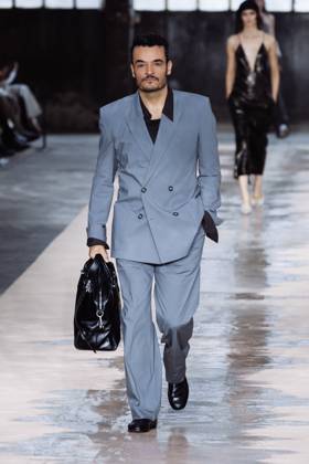 Bilder des Jahres 2025, Entertainment 09 September Milan, Italy: Milan, Milan Women s Fashion Week Spring Summer 2026 - Women s Fashion, Spring Summer 2026 - Boss Fashion Show - Catwalk. In the photo: Giovanni Zarrella Milan Italy  - ZUMAp169 20250925_zea_p169_1671 Copyright: xAlessandroxBremecx