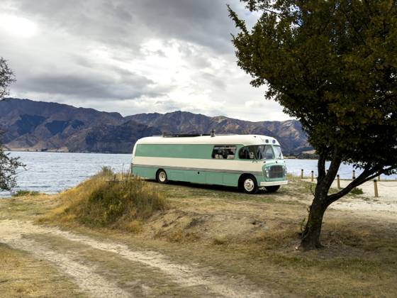MR_ID31268_22828_AlvaroEsteller.jpg, MR_ID31268_22829_XimenaLozano.jpg A vintage camper van is parked by Lake Wanaka near Roys Peak in New Zealand during autumn. The scenic mountain backdrop and lakeside setting evoke freedom and adventure travel Model Released JuanAizpuru_ID31268_1061759_018 Copyright: xJuanxAizpurux