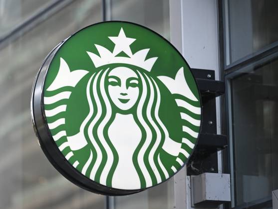 Starbucks Canada A Starbucks coffee shop is in Montreal, Quebec, Canada, on September 30, 2025. Starbucks plans to close stores in Canada and the U.S. and lay off about 900 non-retail staff jobs. Montreal PQ Canada  Copyright: xGrahamxHughesx originalFilename: hughes-starbuck250930_np8cm.jpg
