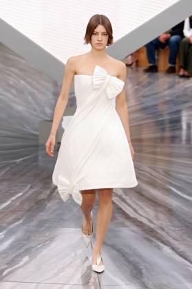 (251002) -- PARIS , Oct. 2, 2025 -- A model presents a creation from the ready-to-wear Spring Summer 2026 collections by French fashion house Christian Dior during the Paris Fashion Week in Paris, France, on Oct. 1, 2025. ( Handout via Xinhua) FRANCE-PARIS-FASHION WEEK-CHRISTIAN DIOR MeetEurope