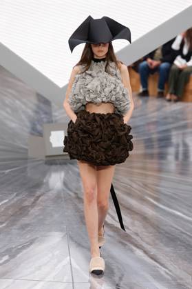 (251002) -- PARIS , Oct. 2, 2025 -- A model presents a creation from the ready-to-wear Spring Summer 2026 collections by French fashion house Christian Dior during the Paris Fashion Week in Paris, France, on Oct. 1, 2025. ( Handout via Xinhua) FRANCE-PARIS-FASHION WEEK-CHRISTIAN DIOR MeetEurope