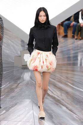 (251002) -- PARIS , Oct. 2, 2025 -- A model presents a creation from the ready-to-wear Spring Summer 2026 collections by French fashion house Christian Dior during the Paris Fashion Week in Paris, France, on Oct. 1, 2025. ( Handout via Xinhua) FRANCE-PARIS-FASHION WEEK-CHRISTIAN DIOR MeetEurope