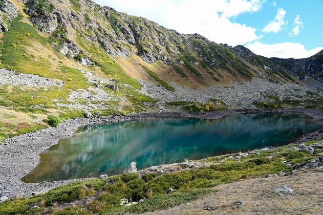 RUSSIA, KARACHAY-CHERKESSIA - OCTOBER 1, 2025: Skazka Kavkaza Caucasus Fairy Tale , one of the Dukka Lakes, lies in Arkhyz, Zelenchuksky District Russia - ZUMAt113 20251001_zaa_t113_804 Copyright: xIvanxGubskyx