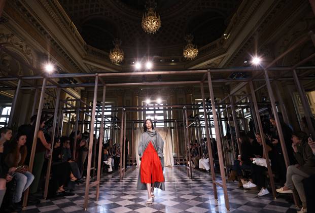 (251002) -- PARIS, Oct. 2, 2025 -- A model presents a creation from the ready-to-wear Spring Summer 2026 collections by ICICLE during the Paris Fashion Week in Paris, France, on Oct. 1, 2025. ) FRANCE-PARIS-FASHION WEEK-ICICLE GaoxJing