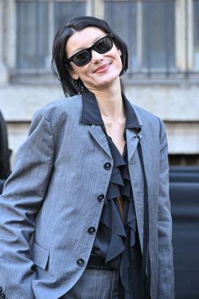 PFW Ann Demeulemeester Outside Arrivals Guest arriving at Ann Demeulemeester show during Paris Fashion Week in Paris, France on October 4, 2025. Photo by Julien Reynaud APS-Medias ABACAPRESS.COM Paris France Copyright: xReynaudxJulien APS-Medias ABACAx