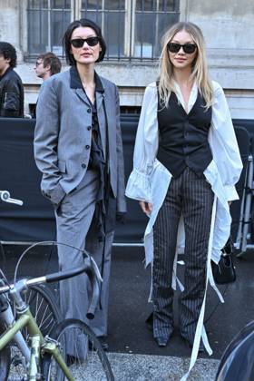 PFW Ann Demeulemeester Outside Arrivals Guests arriving at Ann Demeulemeester show during Paris Fashion Week in Paris, France on October 4, 2025. Photo by Julien Reynaud APS-Medias ABACAPRESS.COM Paris France Copyright: xReynaudxJulien APS-Medias ABACAx