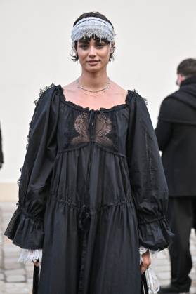 PFW Ann Demeulemeester Outside Arrivals Taylor Hill arriving at Ann Demeulemeester show during Paris Fashion Week in Paris, France on October 4, 2025. Photo by Julien Reynaud APS-Medias ABACAPRESS.COM Paris France  Copyright: xReynaudxJulien APS-Medias ABACAx