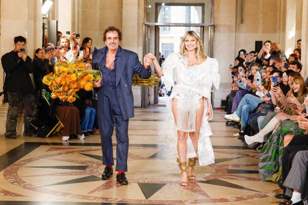 Fashion designer Andreas Kronthaler with Heidi Klum after the Vivienne Westwood Womens Collection Ready to Wear Spring Summer 2026 fashion show as part of the Paris Fashion Week PFW , at the Institut de France, Paris, FRance, October 4, 2025 Bestimage Runway Vivienne Westwood Ready to Wear Spring Summer 2026 fashion show as part of the Paris Fashion Week on October 4, 2025 in Paris, France Paris France  Copyright: xAgencex xBestimagexAgencex xBestimagex