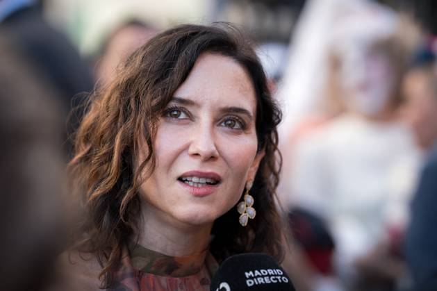The president of the Community of Madrid, Isabel Diaz Ayuso, attends to the media during the Cavalcade of the Hispanidad, on October 5, 2025, in Madrid Spain The parade, with the participation of more than 1,000 people and groups from 22 Spanish-speaking countries with Argentina as guest country, runs along the Gran Vía from Plaza de Espana to the Palacio de Cibeles and marks the beginning of the Hispanic celebrations, which will last until October 12 05 OCTOBER 2025 Diego Radamé Madrid Madrid Espana Copyright: xDiegoxRadamà sx 7006592