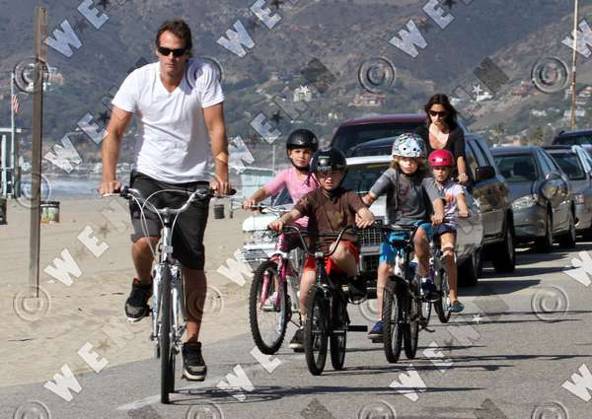 Rande Gerber, Presley Gerber, Kaia Gerber and Cindy Crawford Cindy Crawford on a family bicycle ride in Malibu Los Angeles, California - 14.11.09 * MAN CHARGED OVER CRAWFORD AND GERBER EXTORTION PLOT Cops in the U.S. have launched an international manhunt after charging a suspect over an attempt to extort $100,000 (£62,500) from CINDY CRAWFORD and her husband RANDE GERBER. Gerber paid Edis Kayalar, the acquaintance of a former nanny, $1,000 (£625) to keep a controversial snap of their young daughter bound to a chair in revealing clothing away from the media and internet. But Kayalar threatened to sell the picture to the press for $500,000 (£312,500) before he was deported to his native Germany in September (09). He continued his threa WENN 5386037.jpg