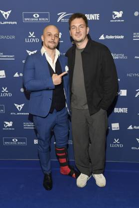Johannes Kienast mit Gast bei der Verleihung des Deutschen Schauspielpreises 2025 im Hotel Pullman Berlin Schweizerhof. Berlin, 09.10.2025