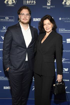 Stephanie Damare mit Gast bei der Verleihung des Deutschen Schauspielpreises 2025 im Hotel Pullman Berlin Schweizerhof. Berlin, 09.10.2025
