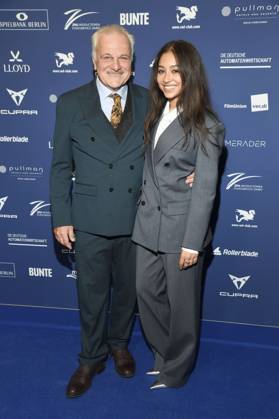 Bernhard Schütz und Samirah Breuer bei der Verleihung des Deutschen Schauspielpreises 2025 im Hotel Pullman Berlin Schweizerhof. Berlin, 09.10.2025