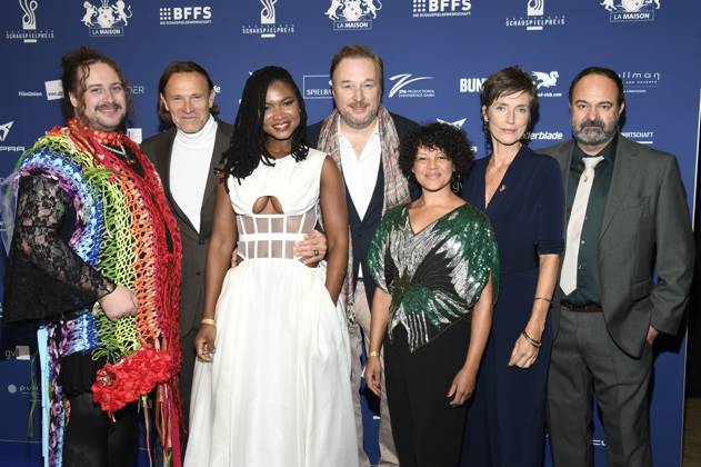 Nicolas Dinkel, Bernhard Bettermann, Victoire Laly, Stephan Grossmann, Daniela Grubert, Julia Bremermann und Tom Keune bei der Verleihung des Deutschen Schauspielpreises 2025 im Hotel Pullman Berlin Schweizerhof. Berlin, 09.10.2025