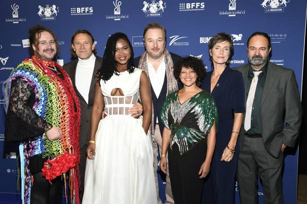 Nicolas Dinkel, Bernhard Bettermann, Victoire Laly, Stephan Grossmann, Daniela Grubert, Julia Bremermann und Tom Keune bei der Verleihung des Deutschen Schauspielpreises 2025 im Hotel Pullman Berlin Schweizerhof. Berlin, 09.10.2025