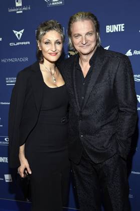 Stefan Jürgens mit Partnerin Boriana Rosenmüller bei der Verleihung des Deutschen Schauspielpreises 2025 im Hotel Pullman Berlin Schweizerhof. Berlin, 09.10.2025
