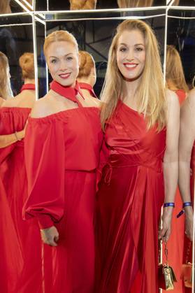 Esther Roling und Julia Stinshoff bei der Verleihung des Deutschen Schauspielpreises 2025 im Hotel Pullman Berlin Schweizerhof. Berlin, 09.10.2025