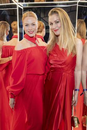 Esther Roling und Julia Stinshoff bei der Verleihung des Deutschen Schauspielpreises 2025 im Hotel Pullman Berlin Schweizerhof. Berlin, 09.10.2025