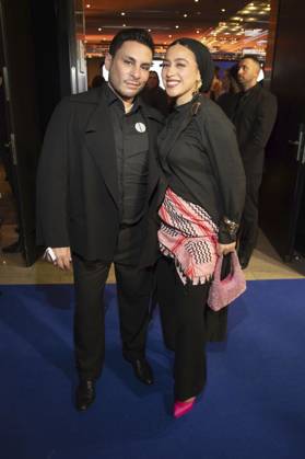 Tua El-Fawwal mit Begleitung bei der Verleihung des Deutschen Schauspielpreises 2025 im Hotel Pullman Berlin Schweizerhof. Berlin, 09.10.2025