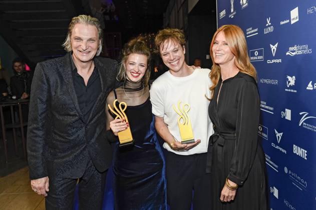 Stefan Jürgens, Linda Blümchen, Simon Steinhorst und Esther Schweins bei der Verleihung des Deutschen Schauspielpreises 2025 im Hotel Pullman Berlin Schweizerhof. Berlin, 09.10.2025