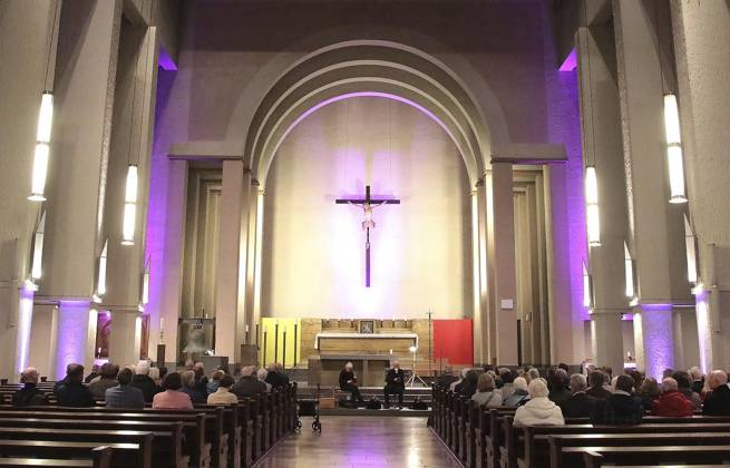 Kulturpreis Bottrop: Preisverleihung in der Herz Jesu in Bottrop ** NUR FÜR REDAKTIONELLE ZWECKE ** EDITORIAL USE ONLY **<p>Kulturpreis Bottrop: Preisverleihung an Gerd-Heinz Stevens am Freitag den 10. Oktober 2025 in der Herz Jesu in Bottrop Foto : Frank Oppitz FUNKE Foto Services< p> Kultur, Kunst, Unterhaltung Deutschland NRW Bottrop Copyright: FrankxOppitz