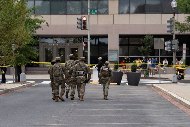 October 10, 2025, Washington, Dc, United States: A National Guard unit arrives at the crime scene after a teenager was shot in Southwest Washington, D.C. near the Air and Space Museum on October 10, 2025. The victim was transported to the hospital with non-life threatening conditions. Washington United States - ZUMAl312 20251010_znp_l312_028 Copyright: xAndrewxLeydenx