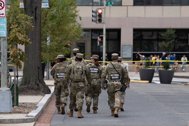 October 10, 2025, Washington, Dc, United States: A National Guard unit arrives at the crime scene after a teenager was shot in Southwest Washington, D.C. near the Air and Space Museum on October 10, 2025. The victim was transported to the hospital with non-life threatening conditions. Washington United States - ZUMAl312 20251010_znp_l312_029 Copyright: xAndrewxLeydenx