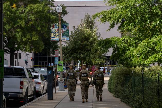 October 10, 2025, Washington, Dc, United States: A National Guard unit arrives at the crime scene after a teenager was shot in Southwest Washington, D.C. near the Air and Space Museum on October 10, 2025. The victim was transported to the hospital with non-life threatening conditions. Washington United States - ZUMAl312 20251010_znp_l312_038 Copyright: xAndrewxLeydenx