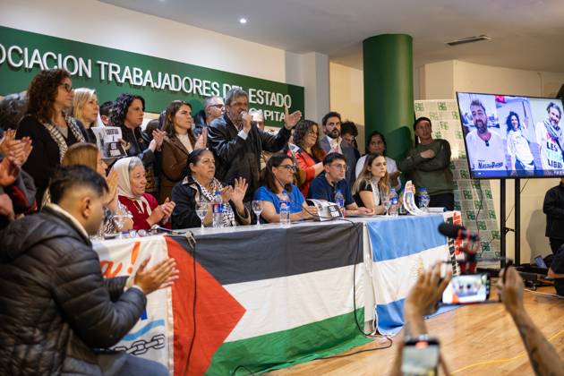 October 6, 2025, Buenos Aires, Buenos Aires, Argentina: Press conference demanding the release of the three Argentinians Celeste Fierro, Carlos Bertola, and Ezequiel Peressini, who were aboard the Global Smud flotilla en route to Gaza to deliver humanitarian aid and were detained after the vessel was intercepted by the Israeli government. Buenos Aires Argentina - ZUMAp265 20251006_zip_p265_007 Copyright: xDelfinaxCorberaxPix