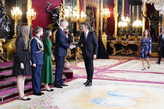 The King and Queen, the Princess of Asturias and the Infanta Sofia preside over a reception at the Royal Palace for the National Day of the National Holiday King Felipe and Queen Letizia, Princess Leonor and Princess Sofia, the President of the Government and Secretary General of the PSOE, Pedro Sánchez, and the President of the Congress, Francina Armengol, during the reception on the occasion of the National Holiday, at the Royal Palace, on October 12, 2025, in Madrid Spain The event is presided over by the King and Queen of Spain, Princess Leonor and the Infanta Sofia, the Princess of Asturias and the Infanta Sofia after the solemn act of homage to the National Flag and the military parade that has been held in the Plaza de Cánovas del C Copyright: xA.xPÃ rezxMecax 7022236
