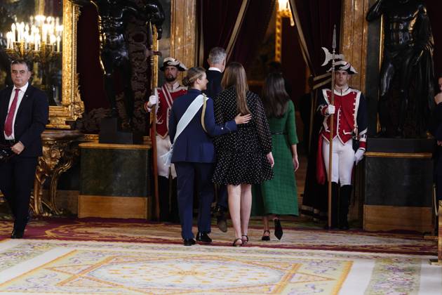 The King and Queen, the Princess of Asturias and the Infanta Sofia preside over a reception at the Royal Palace for the National Holiday Queen Letizia greets the writer Álvaro Pombo during the reception on the occasion of the National Holiday, at the Royal Palace, on October 12, 2025, in Madrid Spain The event is presided over by the King and Queen, the Princess of Asturias and the Infanta Sofia after the solemn act of homage to the National Flag and the military parade that has been held in the Plaza de Cánovas del Castillo The commemoration of the National Holiday aims to solemnly remember moments of collective history that are part of the common historical, cultural and social heritage, assumed as such by the vast majority of citizens 1 Copyright: xA.xPÃ rezxMecax 7022795
