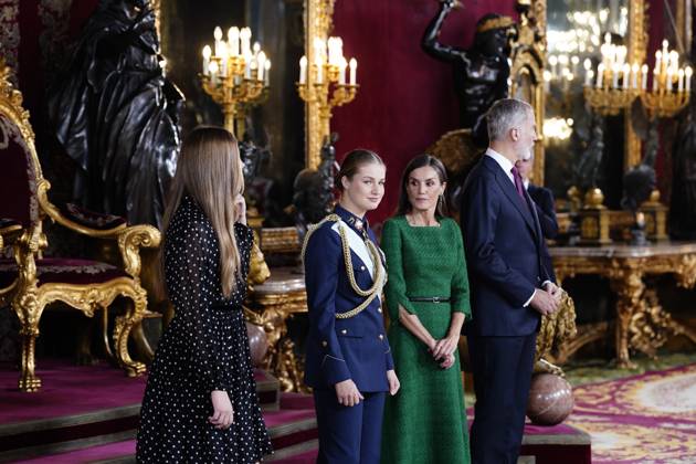 The King and Queen, the Princess of Asturias and the Infanta Sofia preside over a reception at the Royal Palace for the National Holiday Queen Letizia greets the writer Álvaro Pombo during the reception on the occasion of the National Holiday, at the Royal Palace, on October 12, 2025, in Madrid Spain The event is presided over by the King and Queen, the Princess of Asturias and the Infanta Sofia after the solemn act of homage to the National Flag and the military parade that has been held in the Plaza de Cánovas del Castillo The commemoration of the National Holiday aims to solemnly remember moments of collective history that are part of the common historical, cultural and social heritage, assumed as such by the vast majority of citizens 1 Copyright: xA.xPÃ rezxMecax 7022797