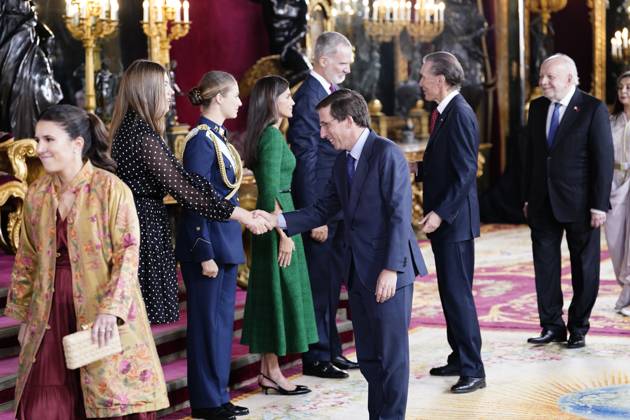 The King and Queen, the Princess of Asturias and the Infanta Sofia preside over a reception at the Royal Palace for the National Holiday Queen Letizia greets the writer Álvaro Pombo during the reception on the occasion of the National Holiday, at the Royal Palace, on October 12, 2025, in Madrid Spain The event is presided over by the King and Queen, the Princess of Asturias and the Infanta Sofia after the solemn act of homage to the National Flag and the military parade that has been held in the Plaza de Cánovas del Castillo The commemoration of the National Holiday aims to solemnly remember moments of collective history that are part of the common historical, cultural and social heritage, assumed as such by the vast majority of citizens 1 Copyright: xA.xPÃ rezxMecax 7022815
