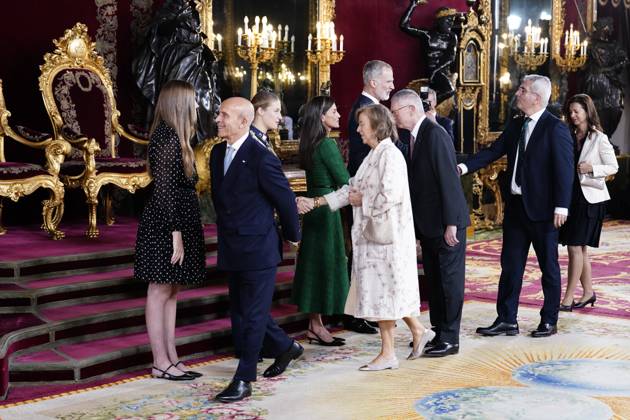 The King and Queen, the Princess of Asturias and the Infanta Sofia preside over a reception at the Royal Palace for the National Day of the National Holiday King Felipe and Queen Letizia, Princess Leonor and Infanta Sofia during the reception on the occasion of the National Holiday, at the Royal Palace, on October 12, 2025, in Madrid Spain The event is presided over by the King and Queen, the Princess of Asturias and the Infanta Sofia after the solemn act of homage to the National Flag and the military parade that has been held in the Plaza de Cánovas del Castillo The commemoration of the National Holiday aims to solemnly remember moments of collective history that are part of the common historical, cultural and social heritage, assumed as Copyright: xA.xPÃ rezxMecax 7023094