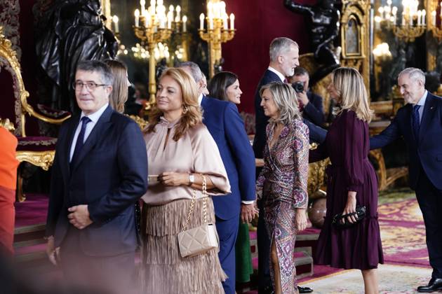 The King and Queen, the Princess of Asturias and the Infanta Sofia preside over a reception at the Royal Palace for the National Day of the National Holiday King Felipe and Queen Letizia, Princess Leonor and Infanta Sofia during the reception on the occasion of the National Holiday, at the Royal Palace, on October 12, 2025, in Madrid Spain The event is presided over by the King and Queen, the Princess of Asturias and the Infanta Sofia after the solemn act of homage to the National Flag and the military parade that has been held in the Plaza de Cánovas del Castillo The commemoration of the National Day aims to solemnly recall moments of collective history that are part of the common historical, cultural and social heritage, assumed as such Copyright: xA.xPÃ rezxMecax 7023228