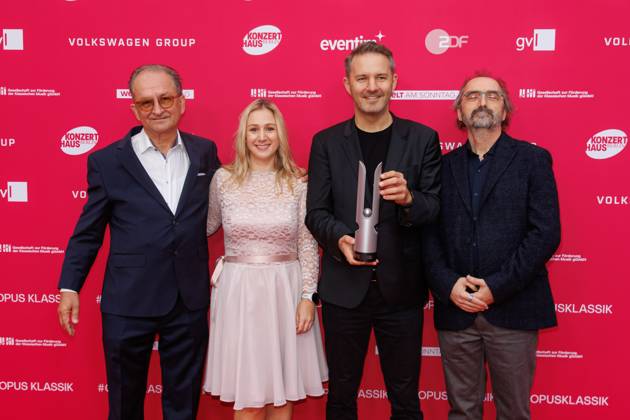 Award - Deutscher Filmpreis 2024 Johannes Klumpp und Heidelberger Symphoniker beim Opus Klassik 2025 im Konzerthaus am Gendarmenmarkt am 12.10.2025 in Berlin. Copyright: xEventpressxKochanx