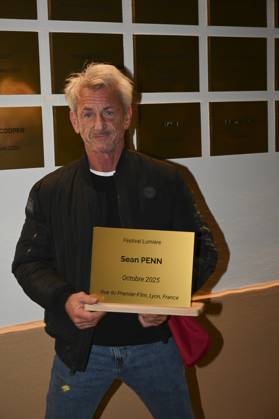 Festival Lumiere Sean Penn receives a plaque in his name 449618 2025 10 12 Lyon France  Copyright: xSergexArnalx xStarfacex STAR_449618_007