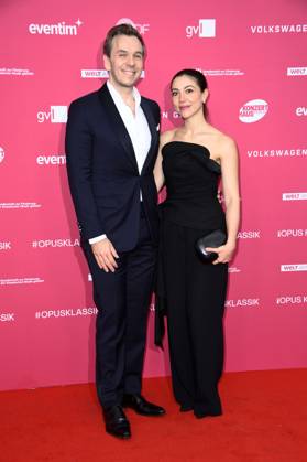 Benjamin Bernheim mit Ehefrau Sandra Hamaoui bei der Verleihung des Opus Klassik 2025 im Konzerthaus am Gendarmenmarkt. Berlin, 12.10.2025