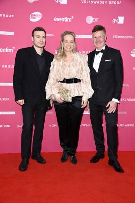 Sarah Wedl-Wilson mit Begleitung bei der Verleihung des Opus Klassik 2025 im Konzerthaus am Gendarmenmarkt. Berlin, 12.10.2025