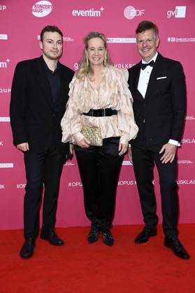 Sarah Wedl-Wilson mit Begleitung bei der Verleihung des Opus Klassik 2025 im Konzerthaus am Gendarmenmarkt. Berlin, 12.10.2025
