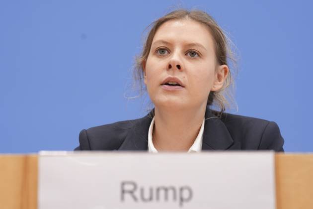 Bundespressekonferenz, Jahresbericht 2024 des Petitionsausschusses Daniela Rump (Obfrau der SPD) bei ihren Ausfuerungen zum Jahresberichts 2024 des Petitionsausschusses in der Bundespressekonferenz, Berlin, 15.10.2025 Berlin Berlin Deutschland