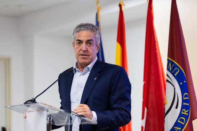 October 15, 2025, Madrid, Madrid, Spain: GREGORIO DALBON, the former Argentine president s lawyer, speaks at the Cristina Libre Conference in Madrid on the lawfare case he is taking to international forums. Madrid Spain - ZUMAl221 20251015_zip_l221_039 Copyright: xIgnacioxLopezxIsasmendix
